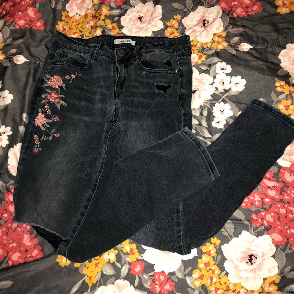 Black ripped floral embroidered jeans